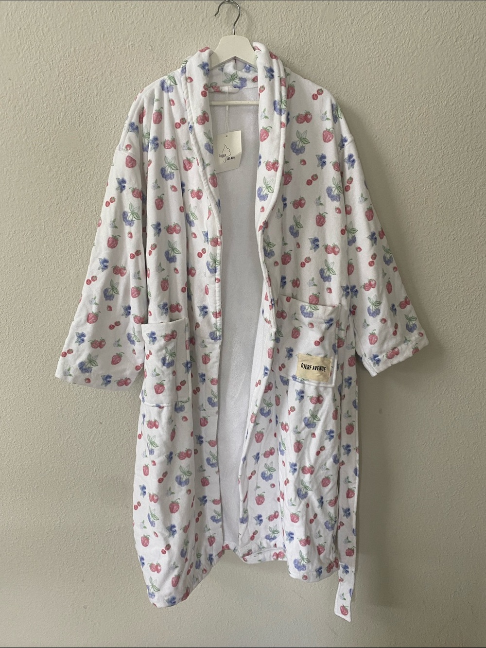 NWT Djerf Avenue Organic Cotton Terry Robe Summer Berries M-L - Picture 2 of 15
